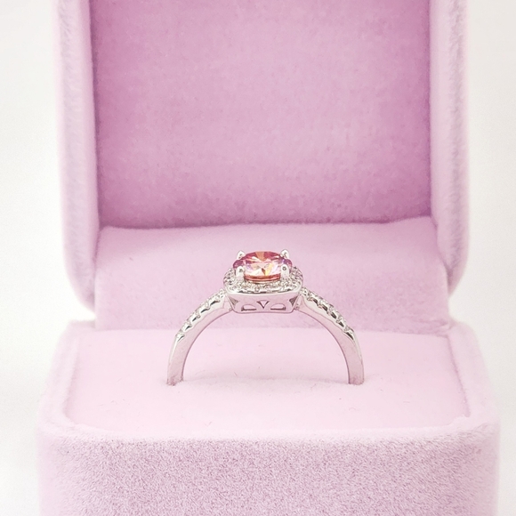 1 carat pink moissanite ring - Picture 8 of 11